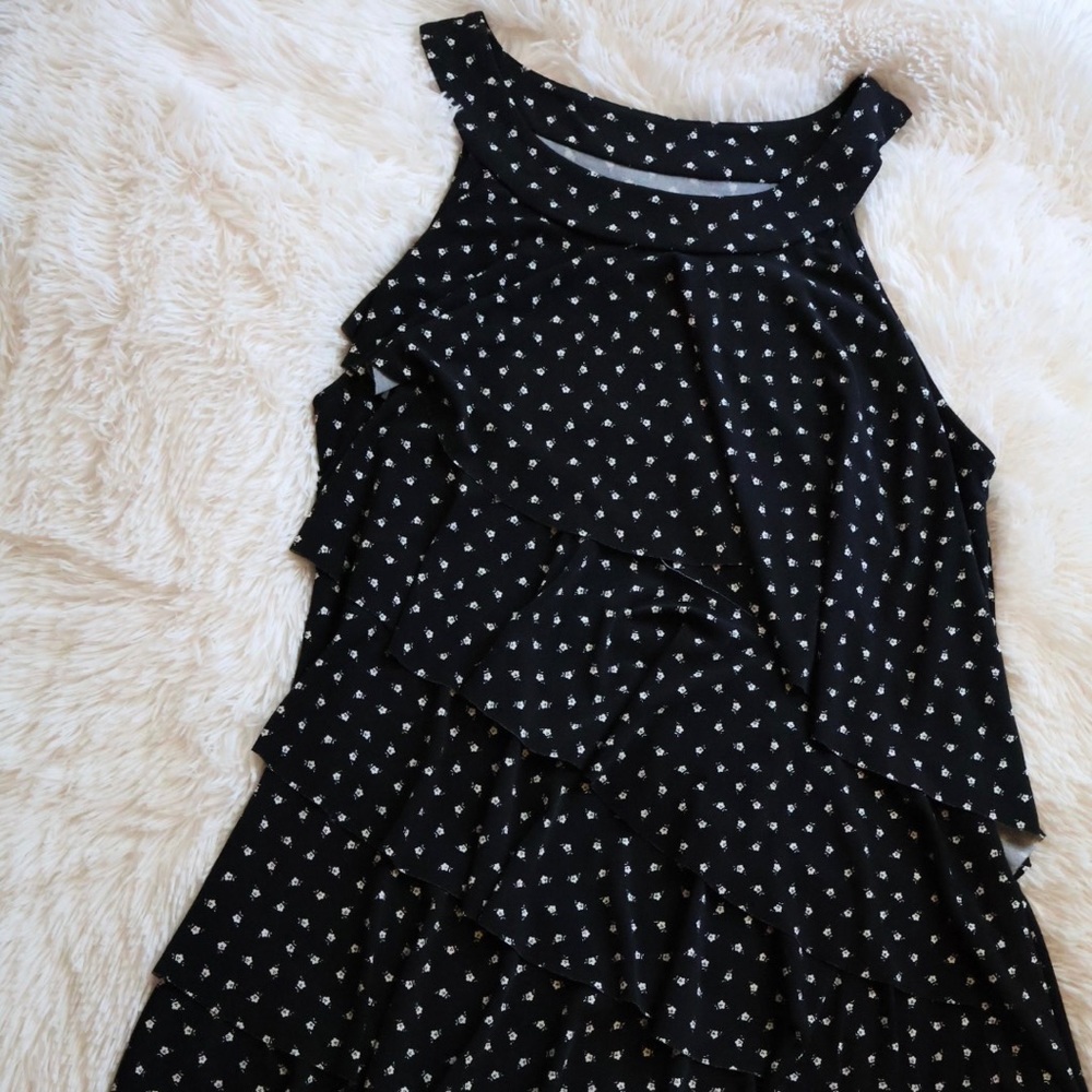 White House Black Market -M Black